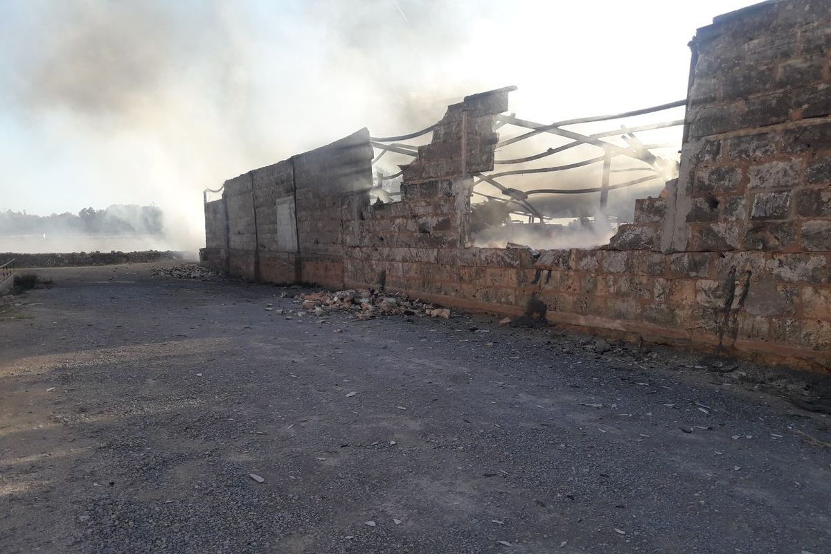 Las naves agrícolas quemadas en Santa Margalida.