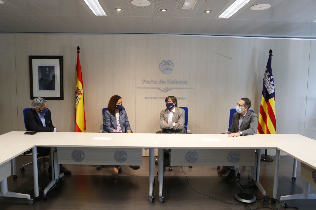 La signatura del conveni entre el Consell de Mallorca i l'Autoritat Portuària.