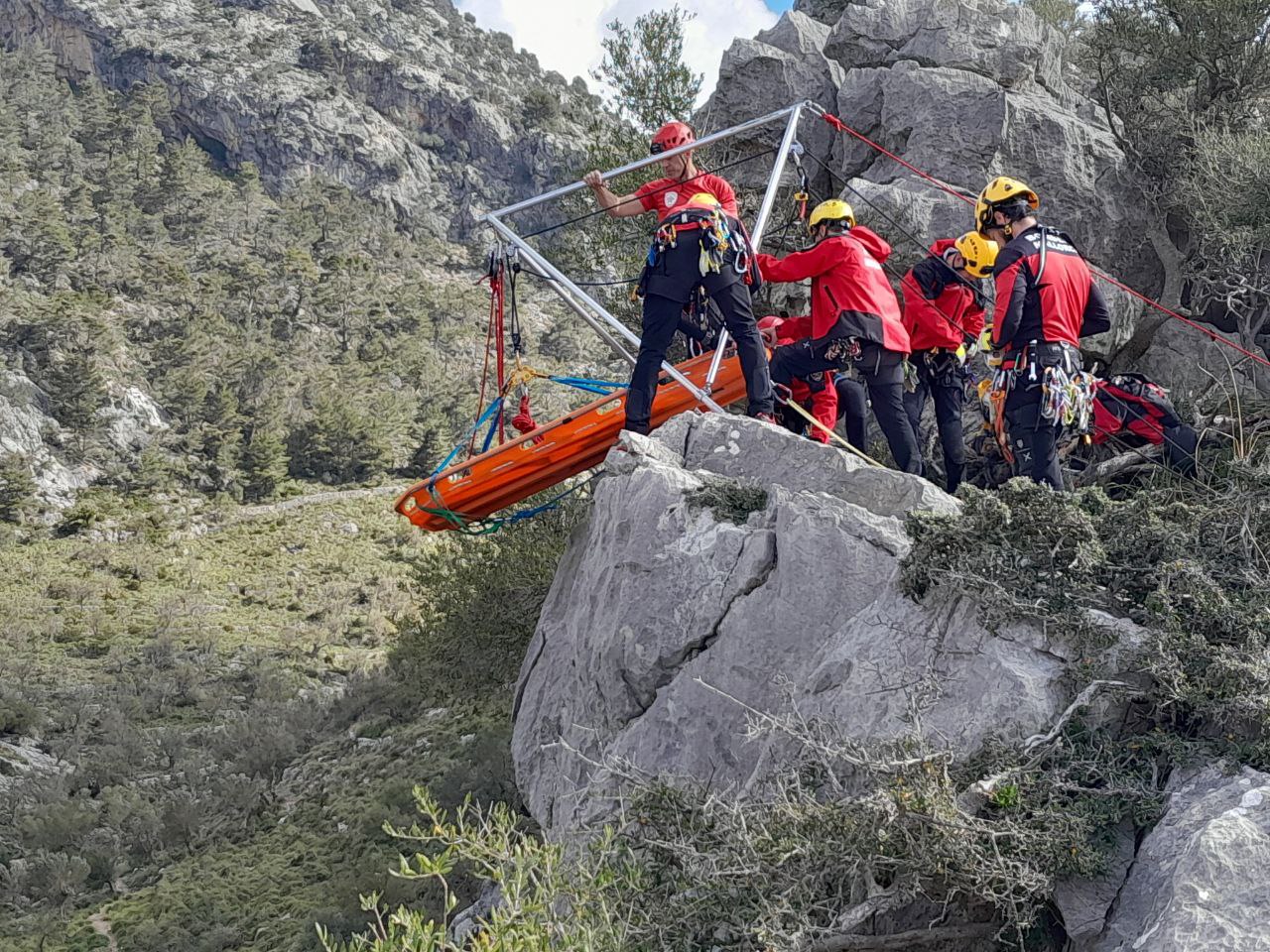 Jornada de formación conjunta del Grup de Rescat de Muntanya de los Bombers de Mallorca en Tossals Verds.