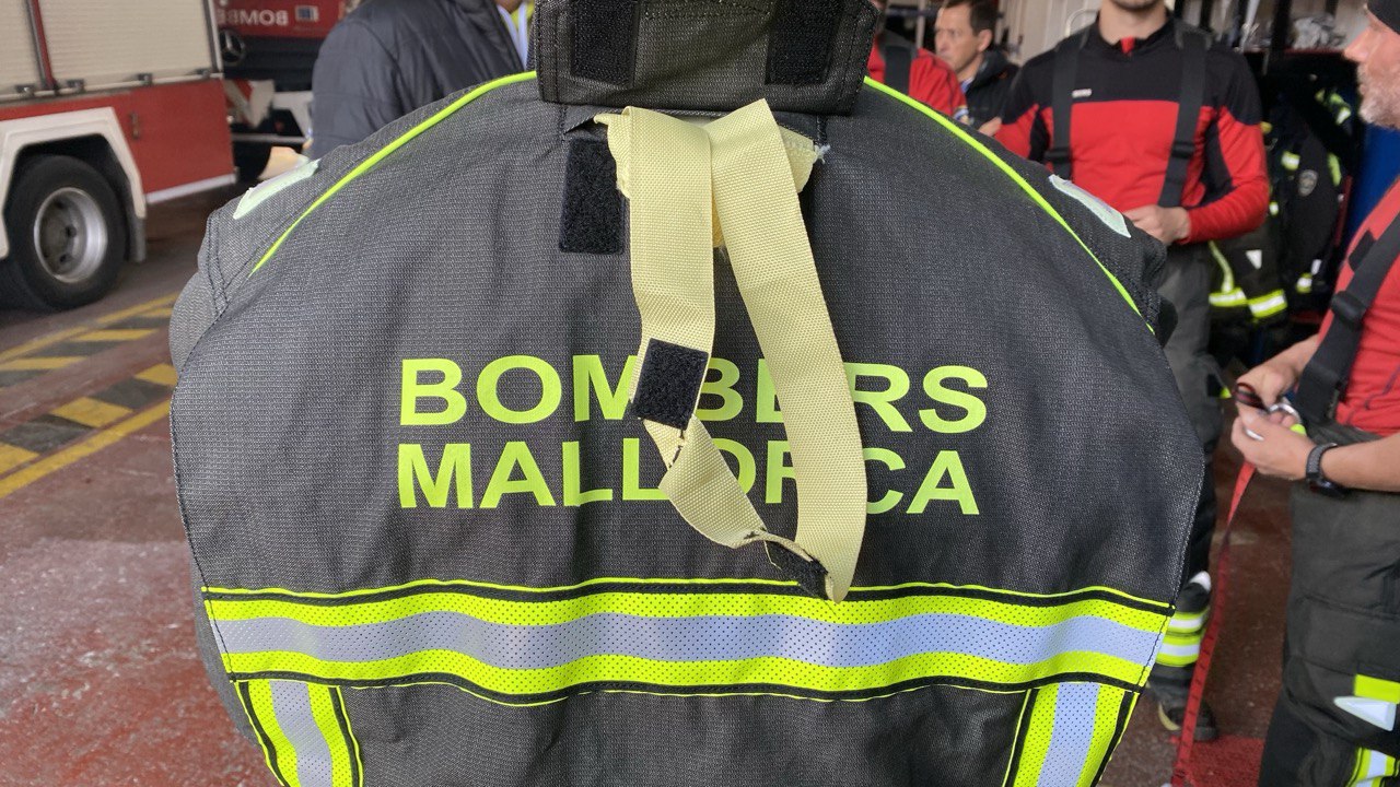 Presentación de los uniformes de protección para incendios urbanos de los Bombers de Mallorca.
