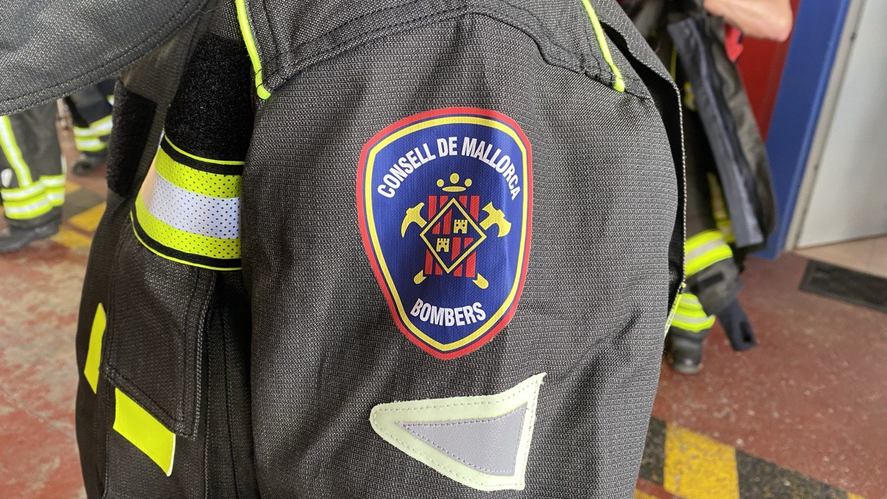 Presentació dels uniformes de protecció per a incendis urbans dels Bombers de Mallorca.
